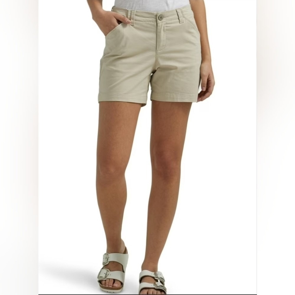 Lee Legendary Chino Shorts Pioneer Beige Mid Rise 5 Inch Inseam Womens Size 16 M